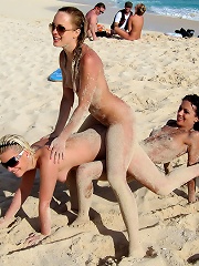 Passion Paradise Babes Crazy on Public Beach